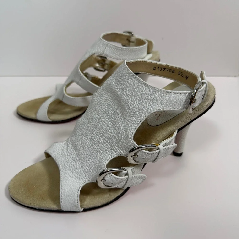 Ros Hommerson Red Collection White Pebbled Leather Buckle Sandals‎ 137788 9.5W